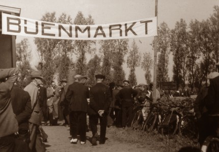 De bijenmarkt in Veenendaal omstreeks 1930 (Foto: Jac. Gazenbeek)