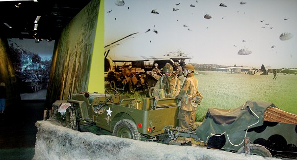 In het Airborne museum, gevestigd in villa ‘Hartenstein’ in Oosterbeek, komt de ‘Slag om Arnhem’ tot leven. De unieke ‘Airborne Experience’ brengt de bezoeker te midden van de veldslag, de landing van de parachutisten in de omgeving van Oosterbeek en de terugtrekking over de Rijn, met beeld en geluid.