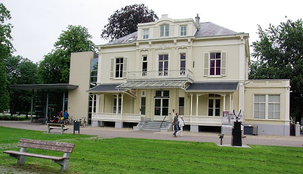 In de villa ‘Hartenstein’ bij Oosterbeek is het Airborne museum gevestigd.