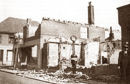 Door "eigen vuur" vernietigde bakkerij en garage aan het Meuleneind in Voorthuizen