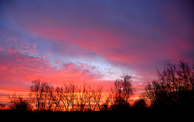 Steeds kleurrijker ontvouwd de hemel zich voor mijn ogen - Foto: ©Louis Fraanje
