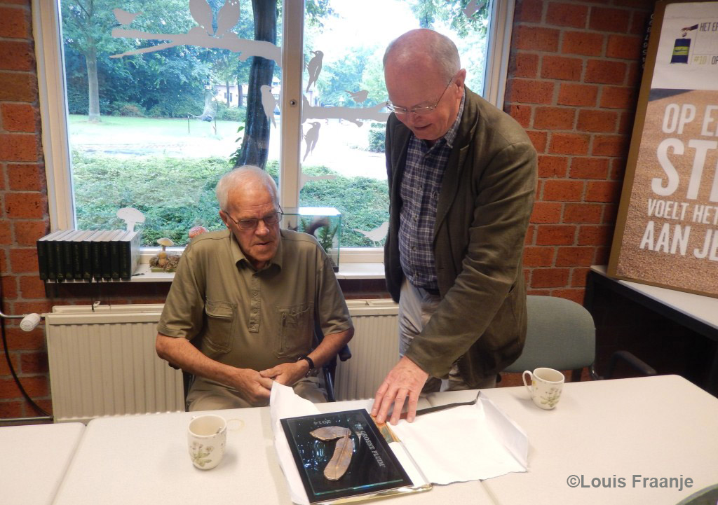 Gerrit de Graaf hier samen met oud-boswachter en vriend Wim Huisman uit Kootwijk. - Foto: ©Louis Fraanje