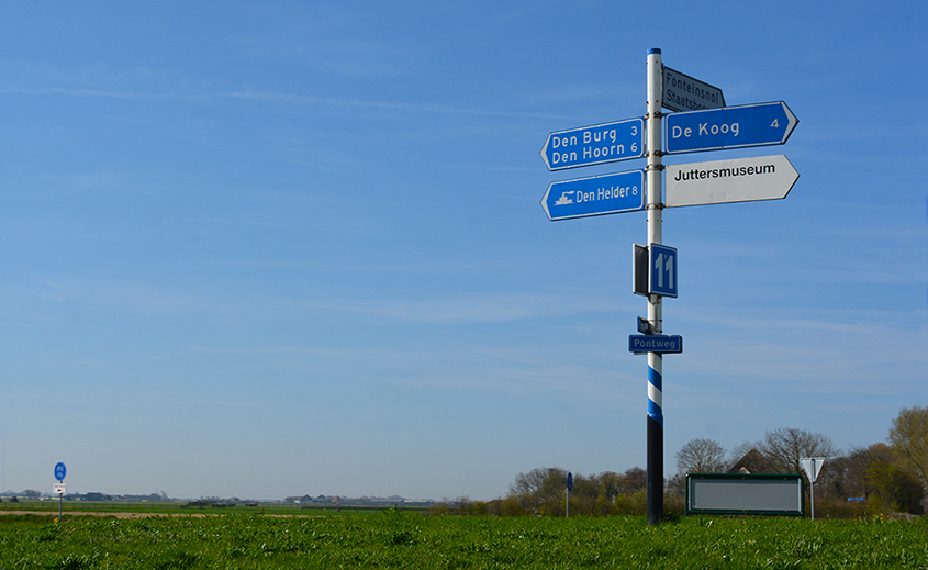 De zo bekende ANWB-borden die ons de weg wijzen op Texel - Foto: ©Louis Fraanje