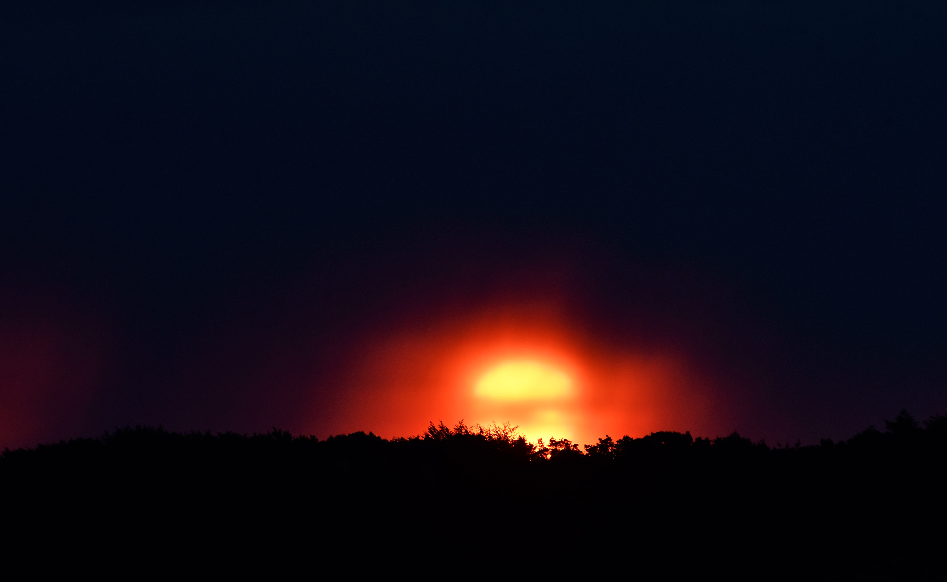 Schitterende zonsopkomst boven de Veluwe vanmorgen om 5.45 uur - Foto: ©Louis Fraanje