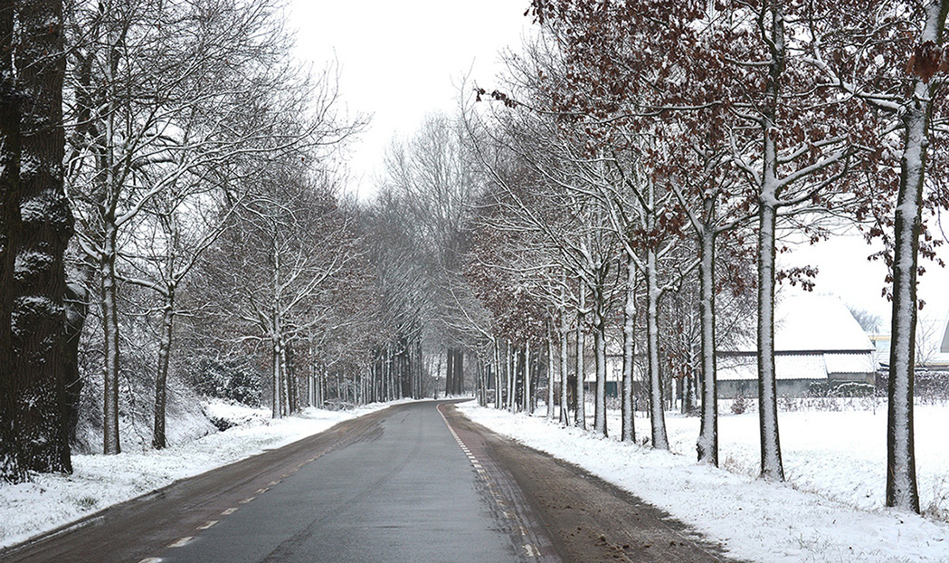 De Kraatsweg is ook geheel in een winterse sfeer gehuld – Foto: ©Louis Fraanje