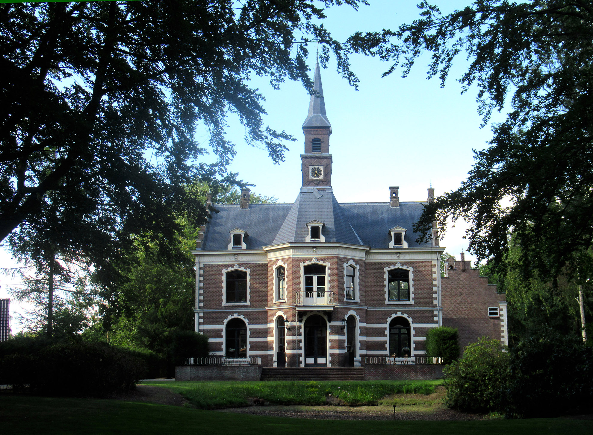 Een prachtig bouwwerk in een mooie streek, kasteel Bruinhorst in Ederveen - Foto:© Louis Fraanje