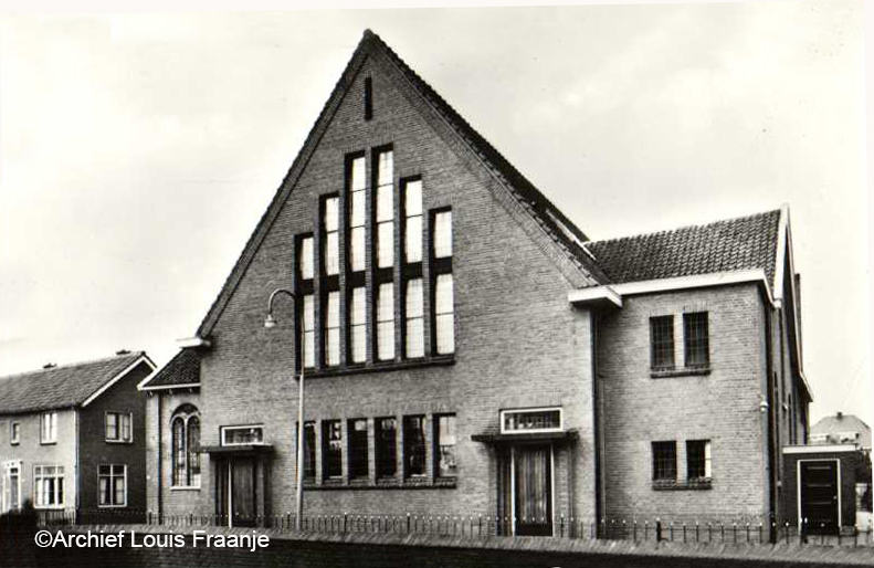 Het inmiddels verdwenen kerkgebouw aan de ds. Fraanjestraat in Barneveld - Foto: ©Archief Louis Fraanje