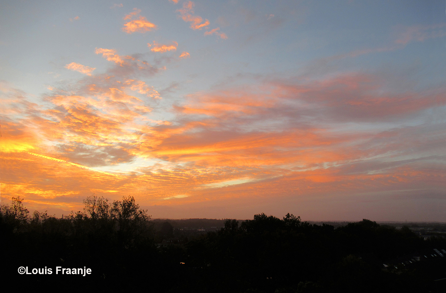 Een kleurrijke ochtendgloren boven de Veluwe - Foto: ©Louis Fraanje