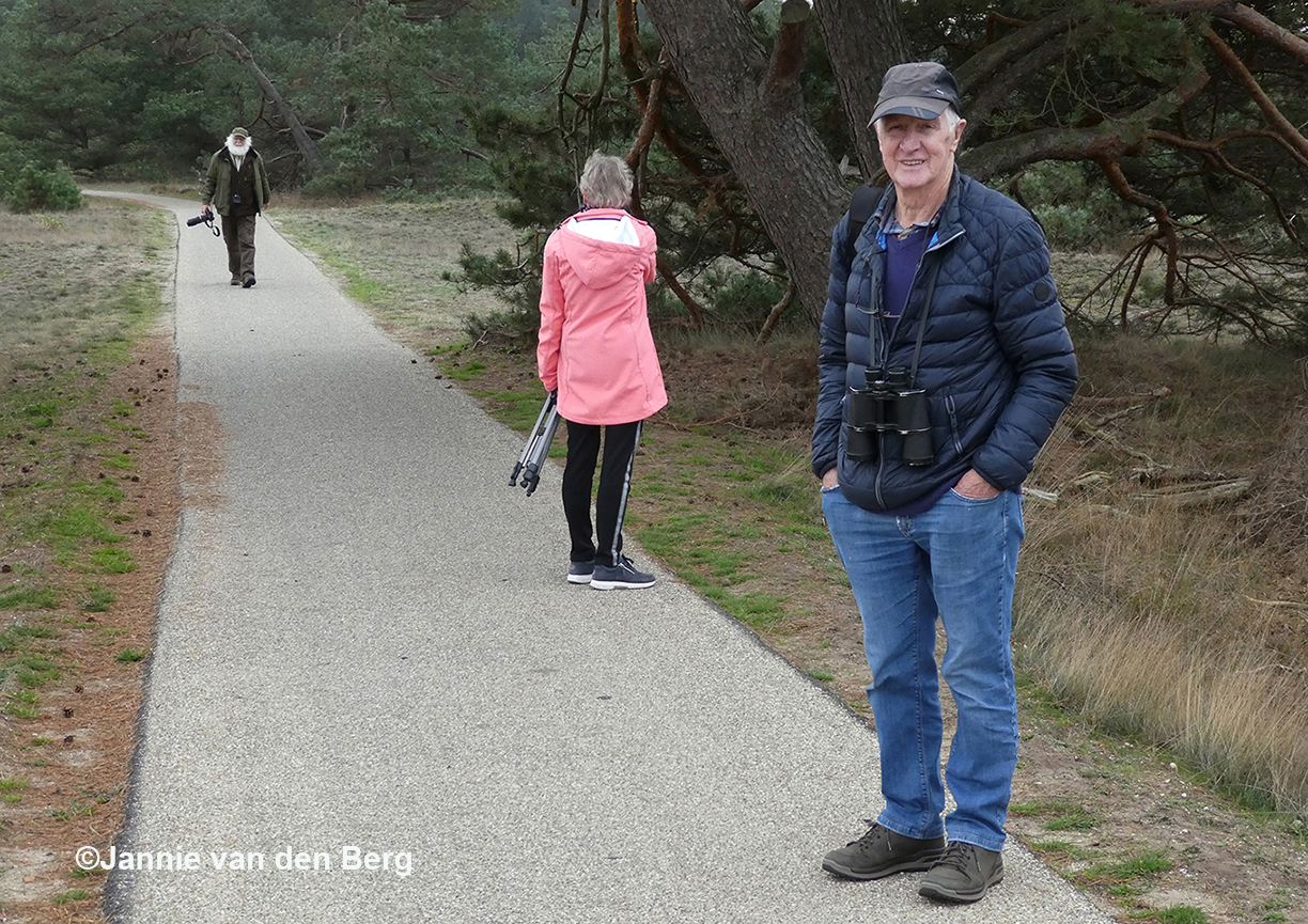 Ook bij een natuurwandeling heb je achteraankomers - Foto: ©Jannie van den Berg