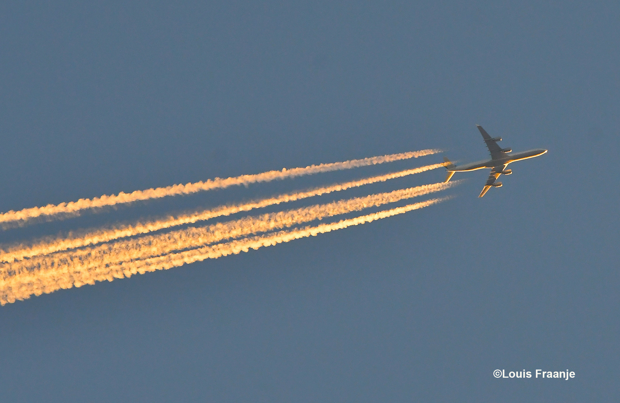 Ook de luchtvaart zal - letterlijk en figuurlijk - tegen het licht moeten worden gehouden - Foto: ©Louis Fraanje