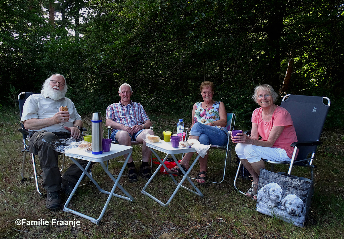 Samen genieten van een heerlijke picknick met koffie, broodjes en de laatste nieuwtjes - Foto: ©Familie Fraanje