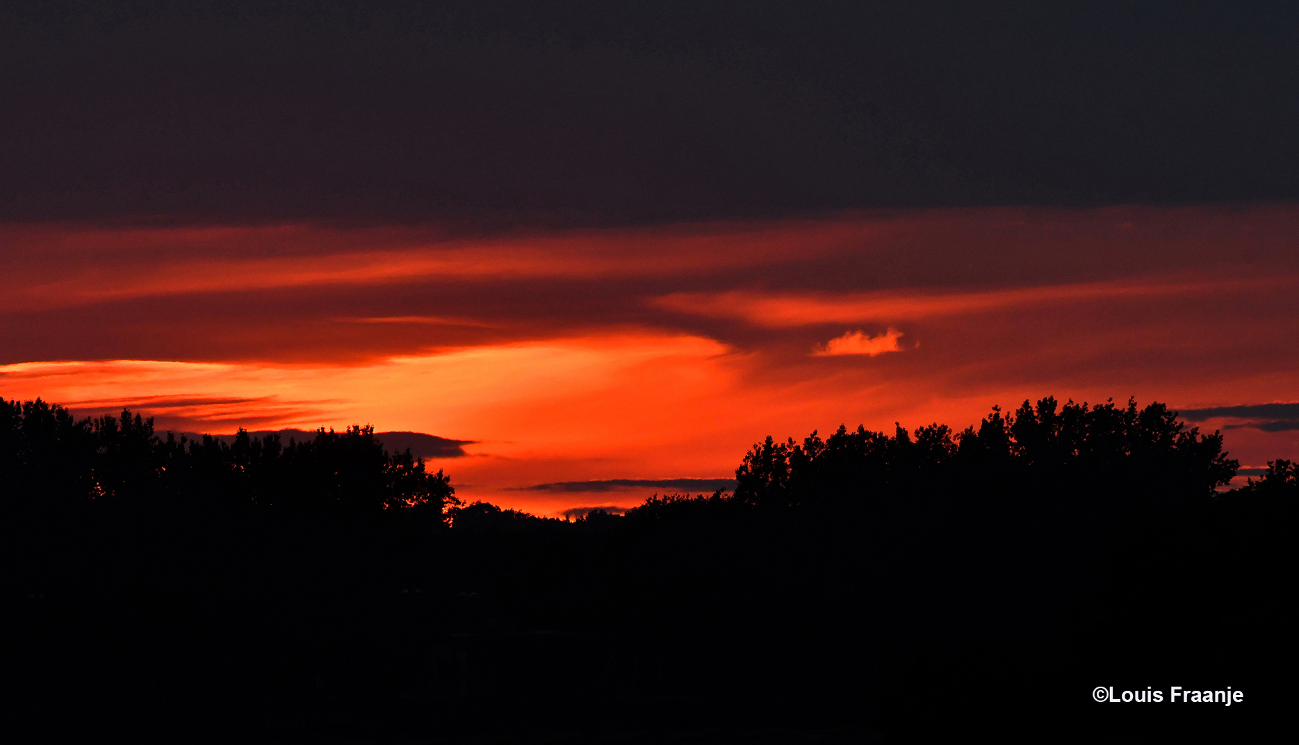 Van zonsondergang naar een prachtig avondrood - Foto: ©Louis Fraanje