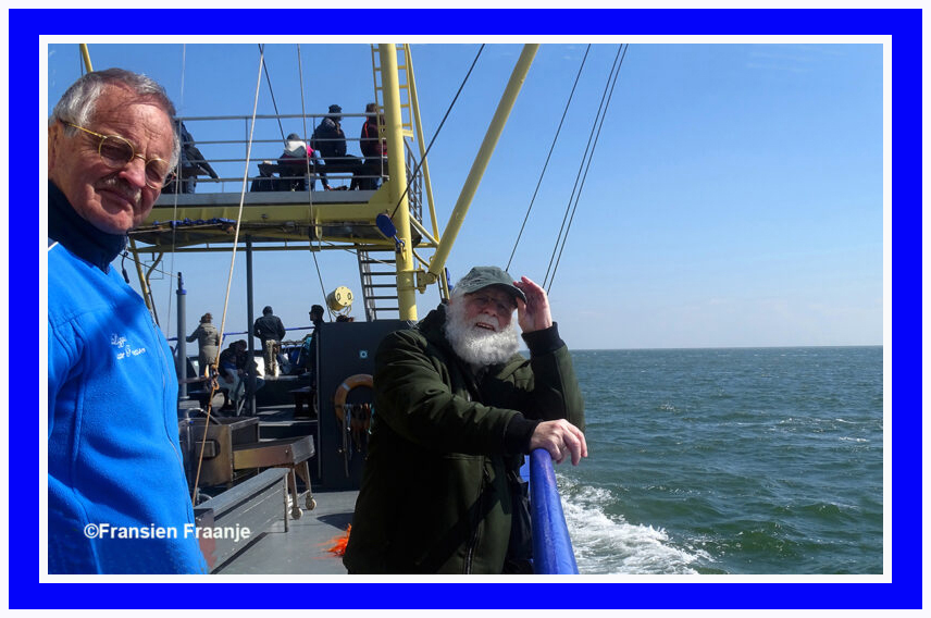 De broers Gert en Louis Fraanje aan boord van de TX20,Veluwse landrotten als vissers op de Waddenzee, voelen zich als een vis in het water! – Foto: ©Fransien Fraanje