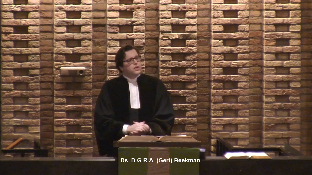 Dominee D.G.R.A. Gert Beekman tijdens de Oudejaarsdienst - Foto: ©Screenshot Bethelkerk