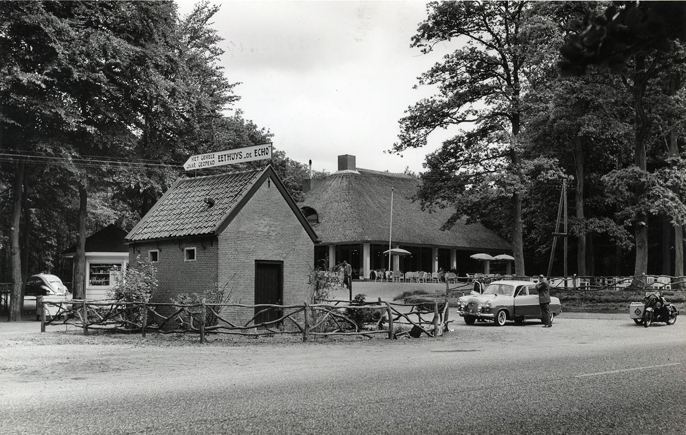 Achter het puthuisje kwam in 1936 het restaurant De Echoput - Foto: GvvA