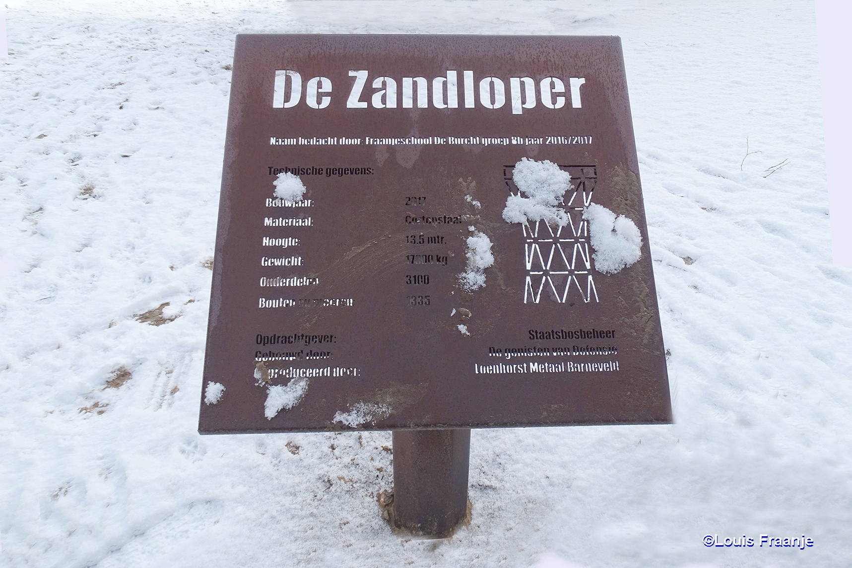 Informatiebord m.b.t. de uitkijktoren met de naam: "De Zandloper" die bedacht is door de kinderen van de Ds. J. Fraanjeschool in De Burcht te Barneveld - Foto: ©Louis Fraanje