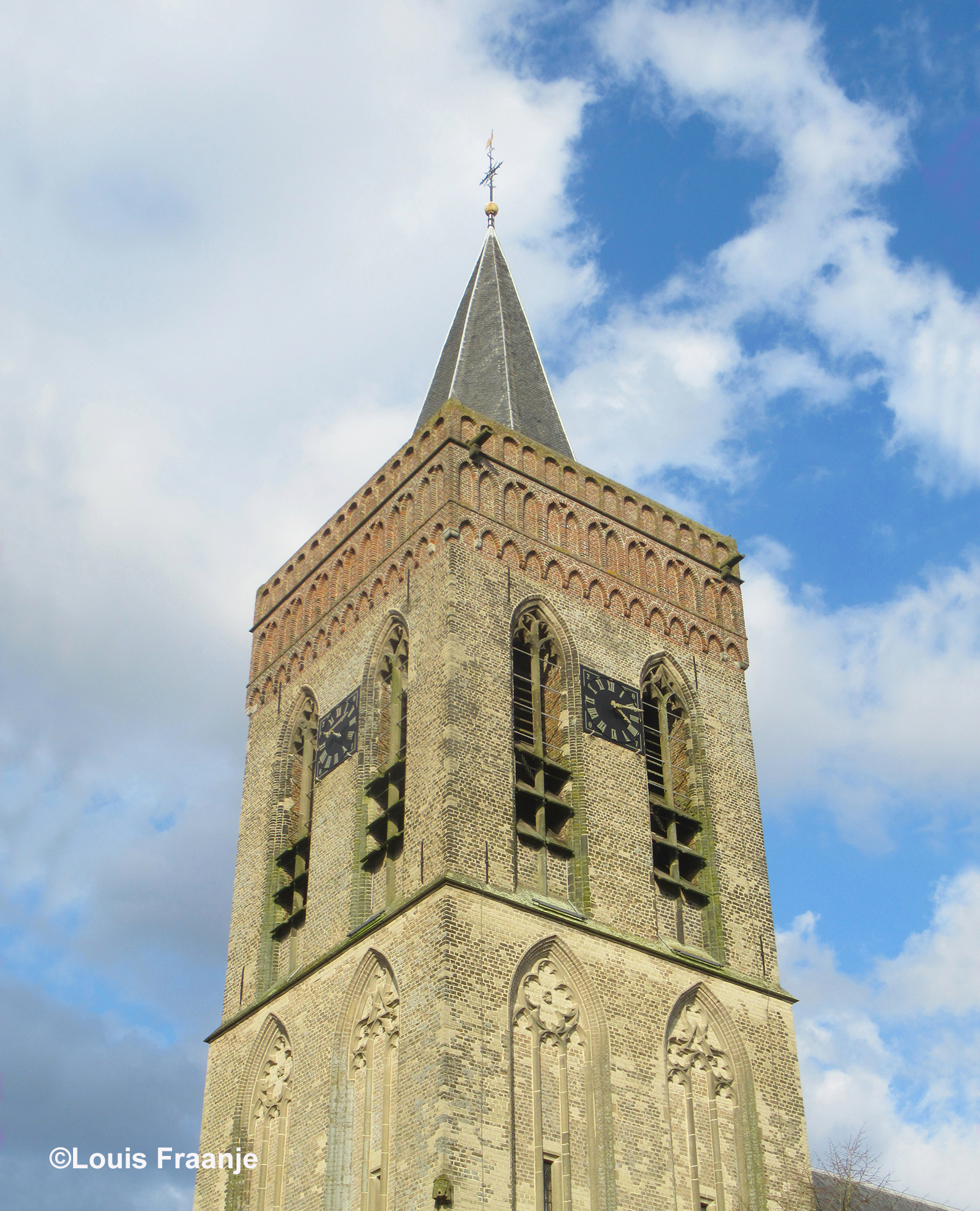 Langs de Oude Kerktoren van Ede - Foto: ©Louis Fraanje